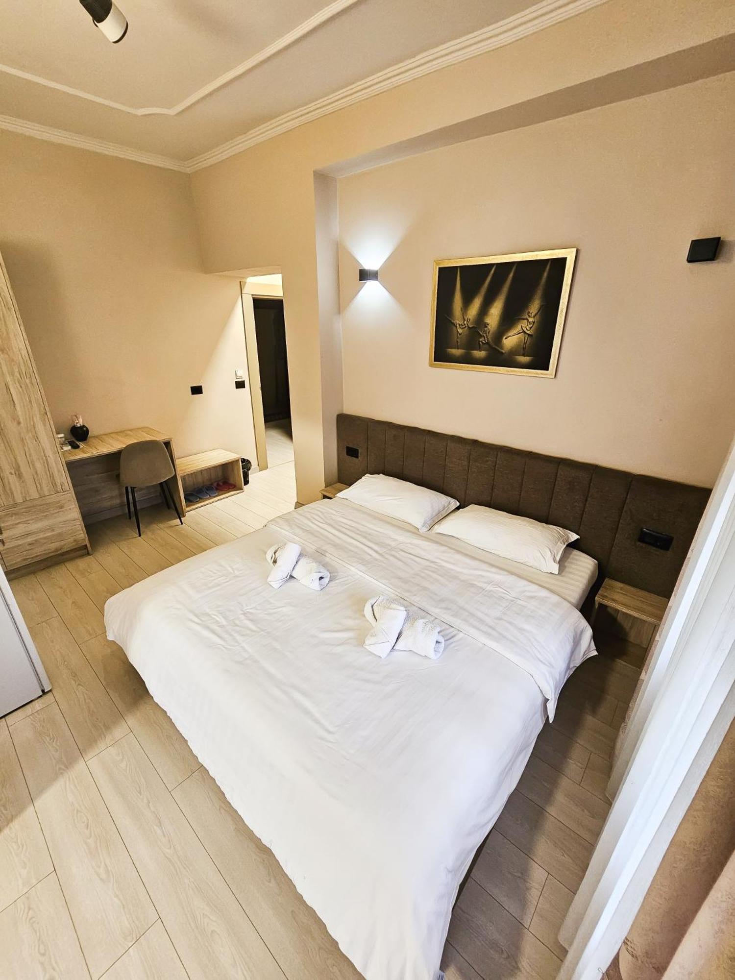 Sunflower Junior Suite Tirana Buitenkant foto