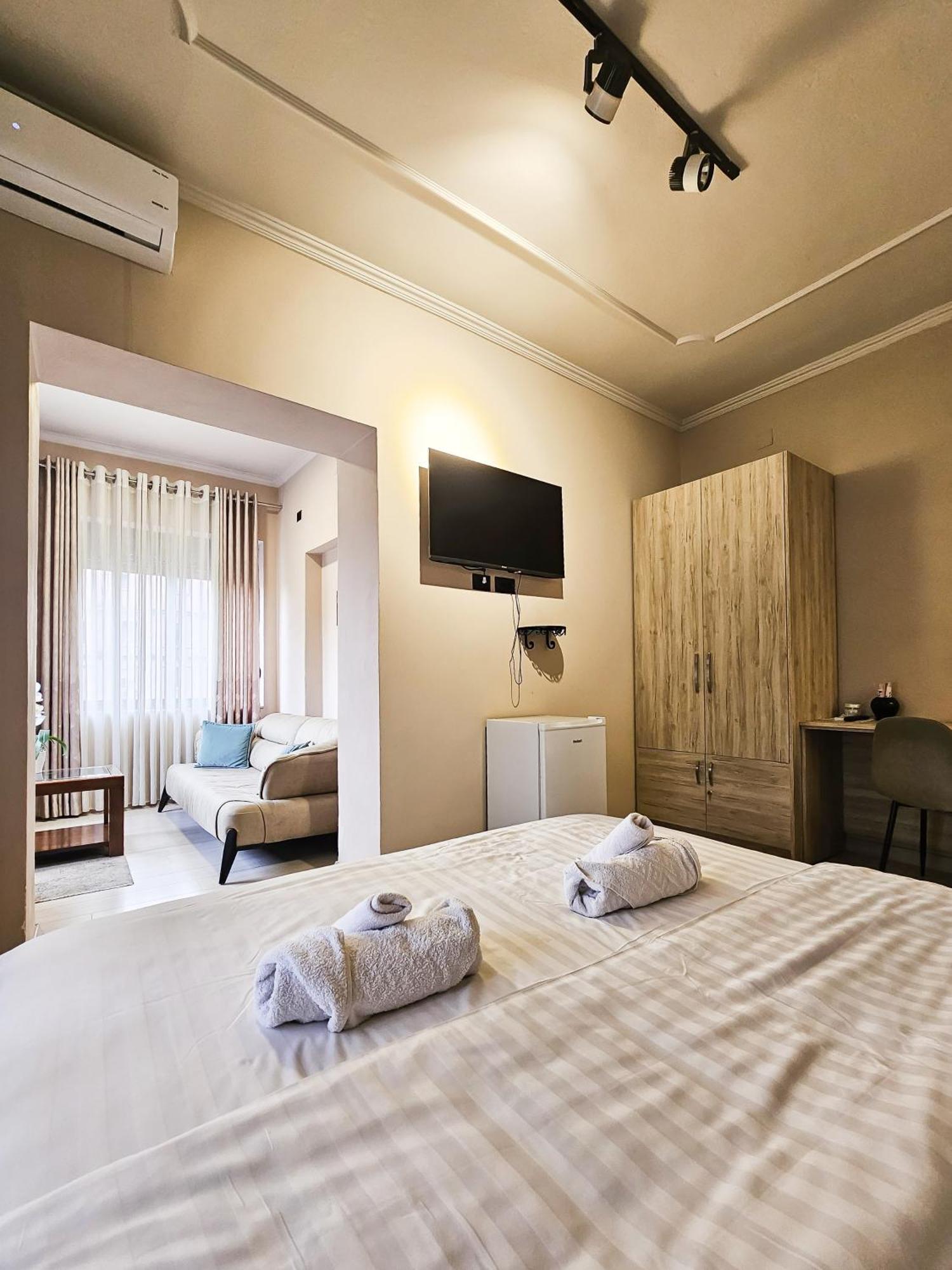 Sunflower Junior Suite Tirana Buitenkant foto