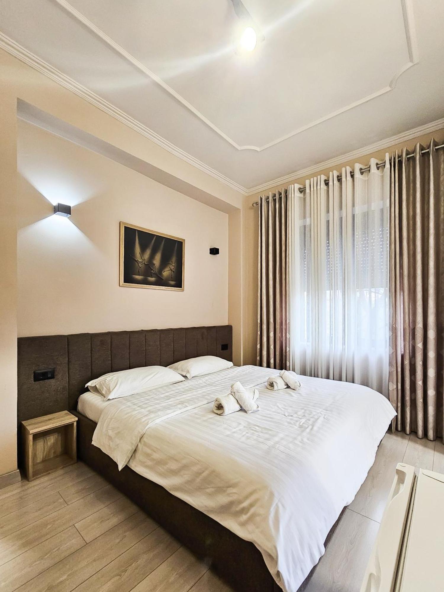 Sunflower Junior Suite Tirana Buitenkant foto